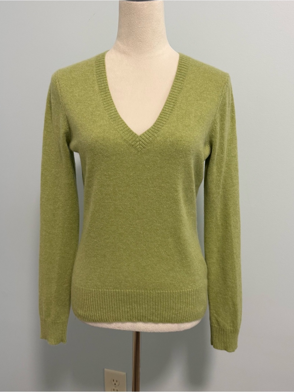 Sax Fifth Avenue Women’s 100% Cashmere‎ Green Sweater Pullover Size M